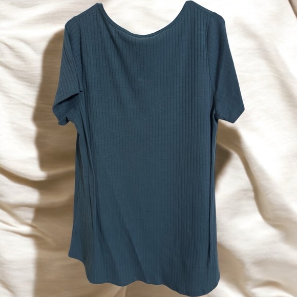 🌹LULAROE RIBBED TEAL SHORT SLEEVE TOP - Picture 2 of 4